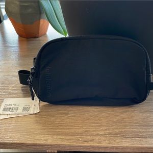 Lululemon mini belt bag nwt black